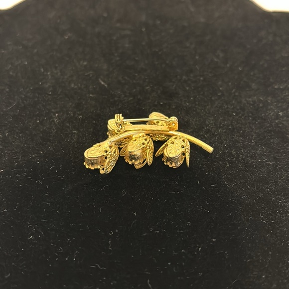 Gold Tone Floral Brooch Clip Earrings Set Rhinestone Filigree VTG Demi-Parure - Picture 7 of 12